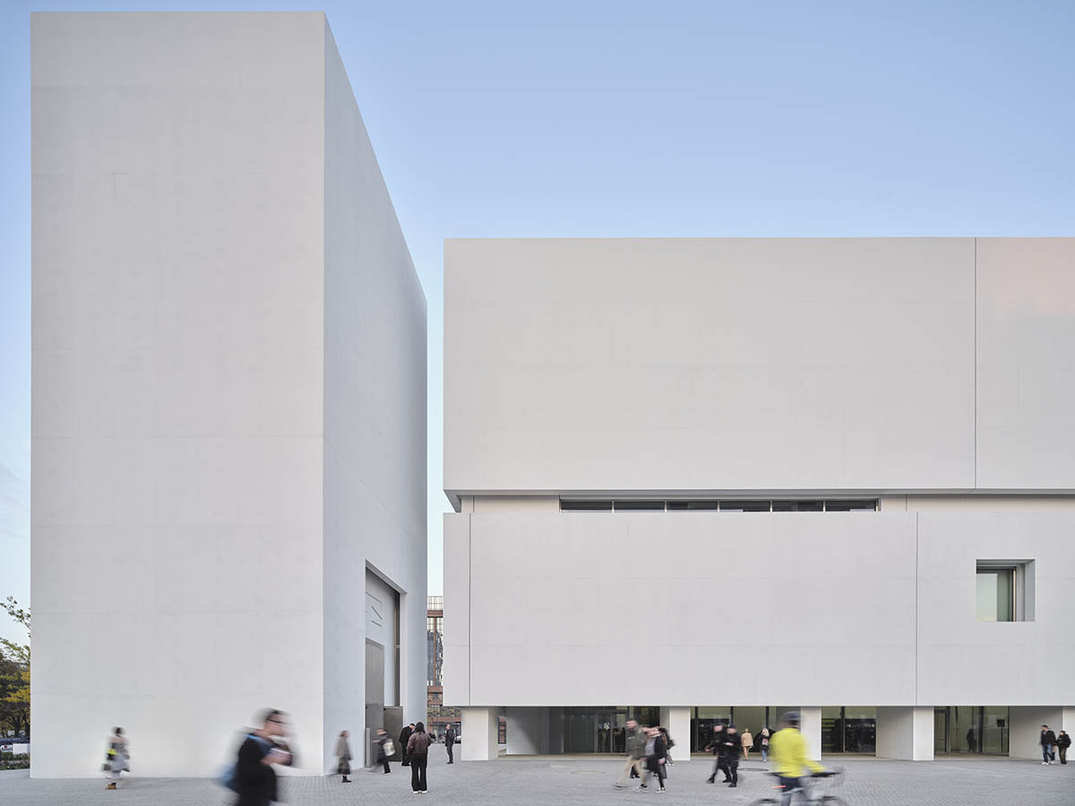 The Museum of Modern Art in Warsaw acts as 