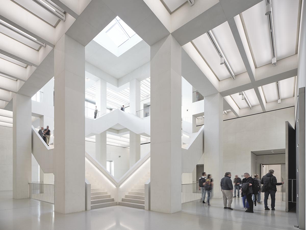 The Museum of Modern Art in Warsaw acts as 