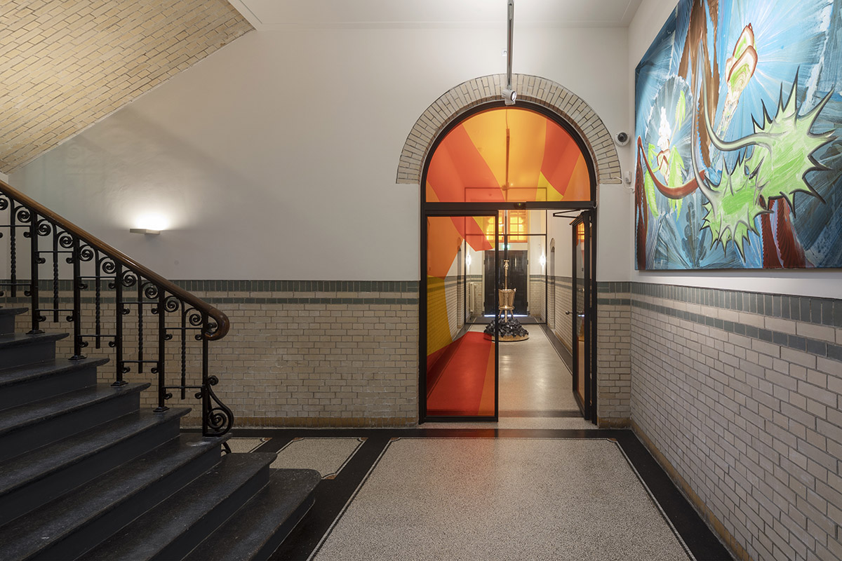 Maurice Mentjens renovates historic municipal museum with gold-skinned exterior in the heart of Weert