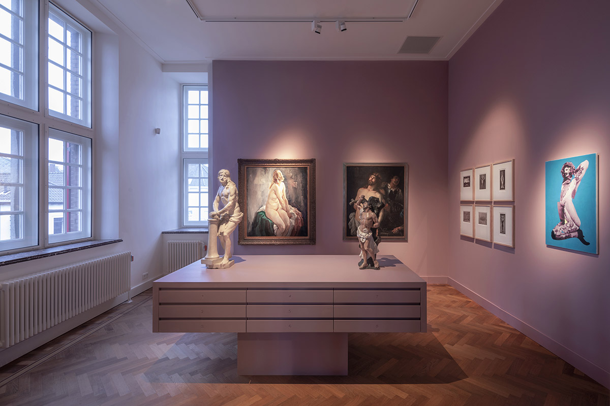 Maurice Mentjens renovates historic municipal museum with gold-skinned exterior in the heart of Weert