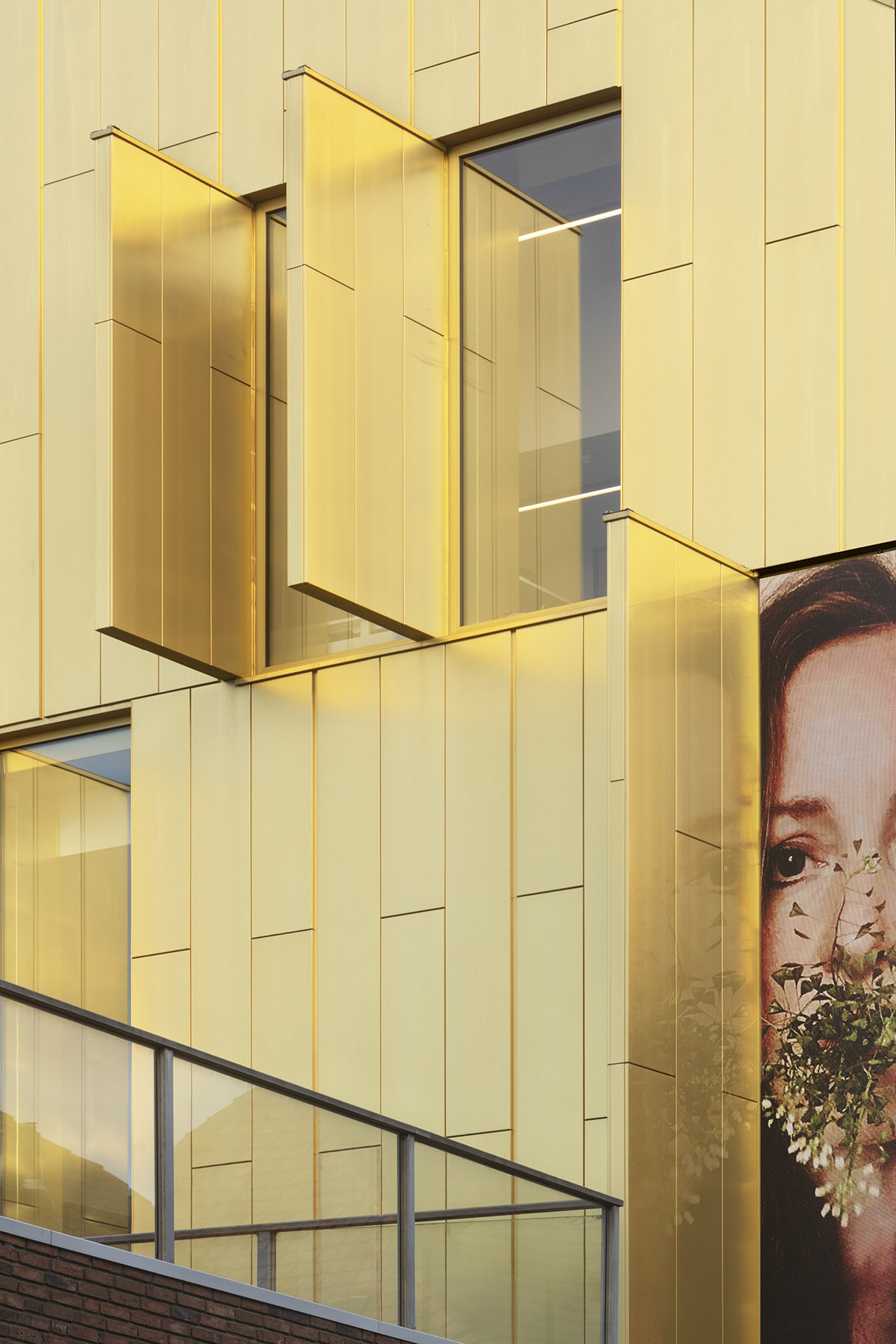 Maurice Mentjens renovates historic municipal museum with gold-skinned exterior in the heart of Weert