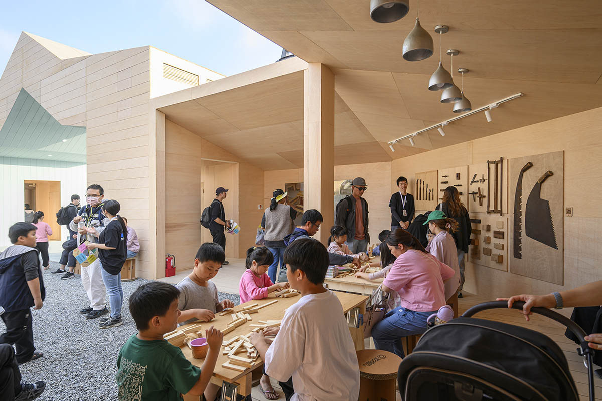 MVRDV creates a pavilion that showcases Chiayi's timber heritage 