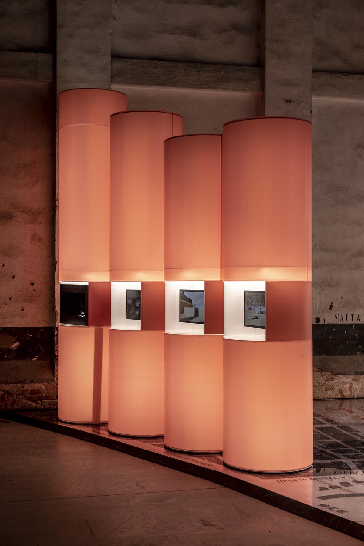 Giant collosal scrolls shine spotlight on China's 40 years of urbanization at Venice Biennale