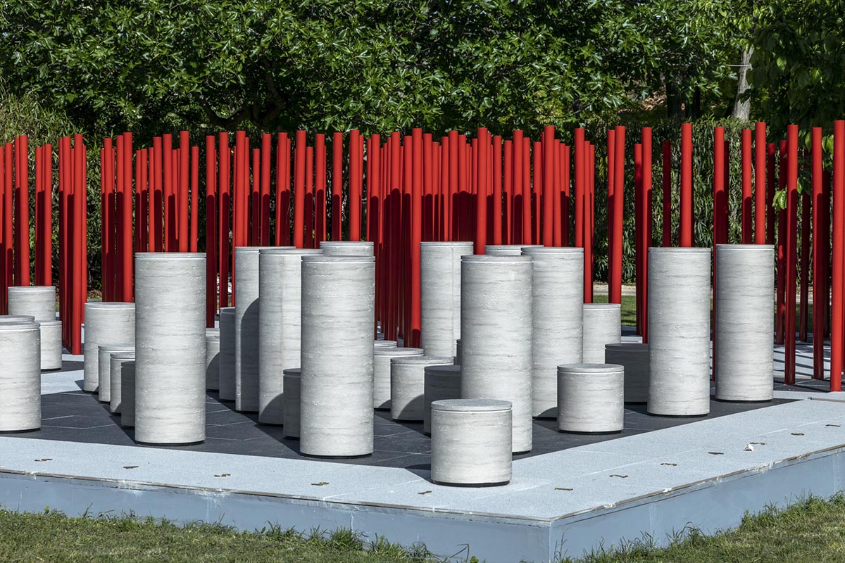 Giant collosal scrolls shine spotlight on China's 40 years of urbanization at Venice Biennale