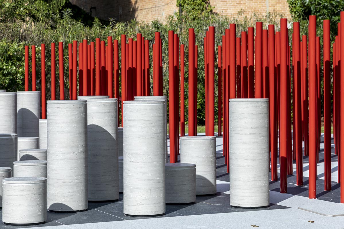 Giant collosal scrolls shine spotlight on China's 40 years of urbanization at Venice Biennale