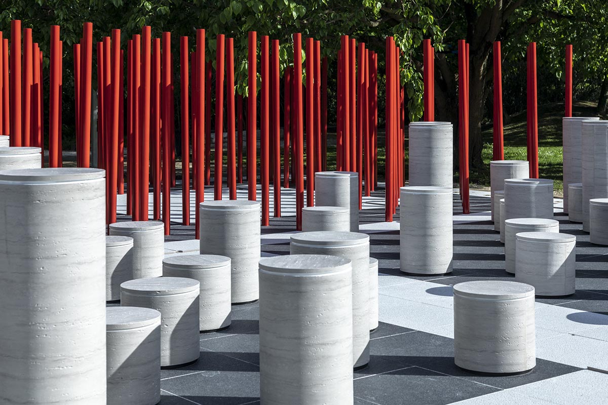 Giant collosal scrolls shine spotlight on China's 40 years of urbanization at Venice Biennale