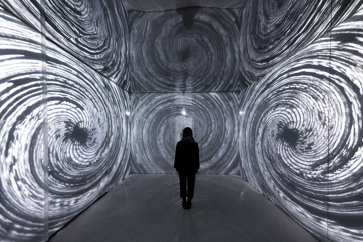 Giant free-form structure gives the feeling of 