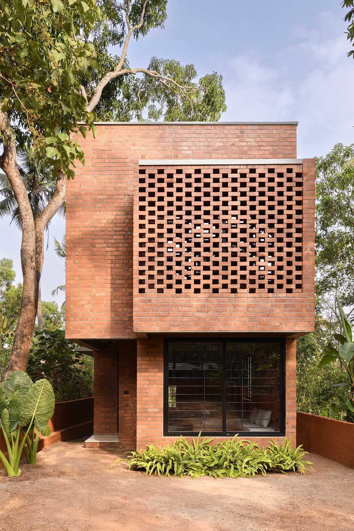 Srijit Srinivas - ARCHITECTS built Narrow Brick House with minimal elements in India 