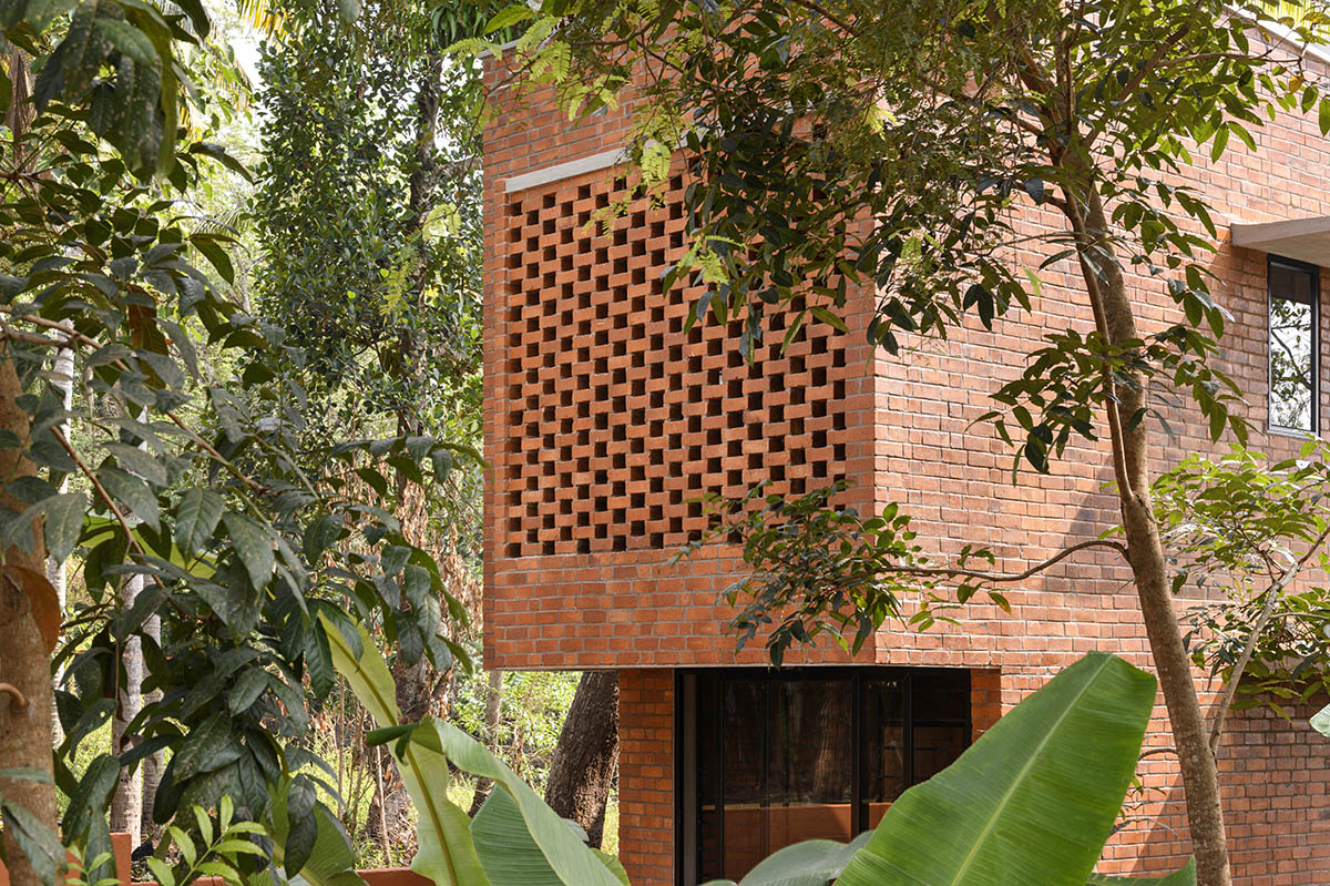 Srijit Srinivas - ARCHITECTS built Narrow Brick House with minimal elements in India 