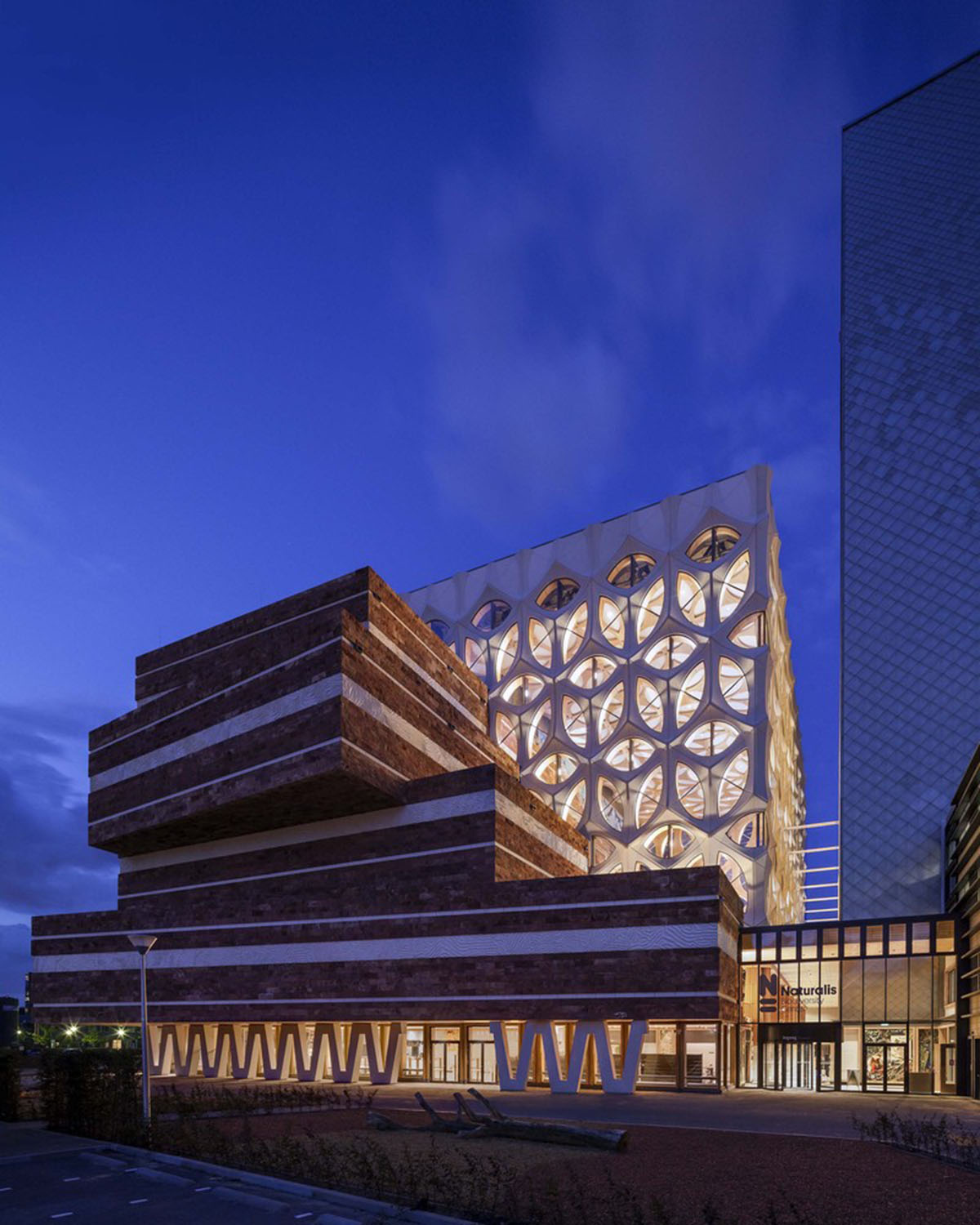 3D concrete patterns are combined with a stack of stone layers for research center in The Netherlands