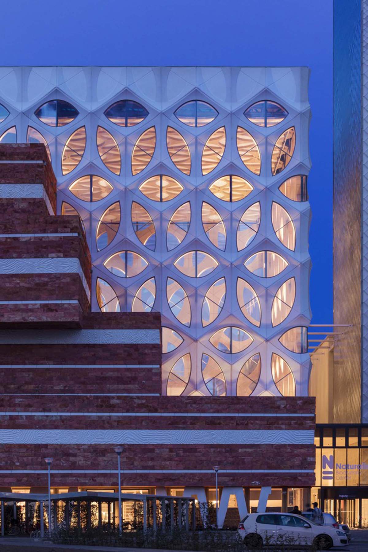 3D concrete patterns are combined with a stack of stone layers for research center in The Netherlands