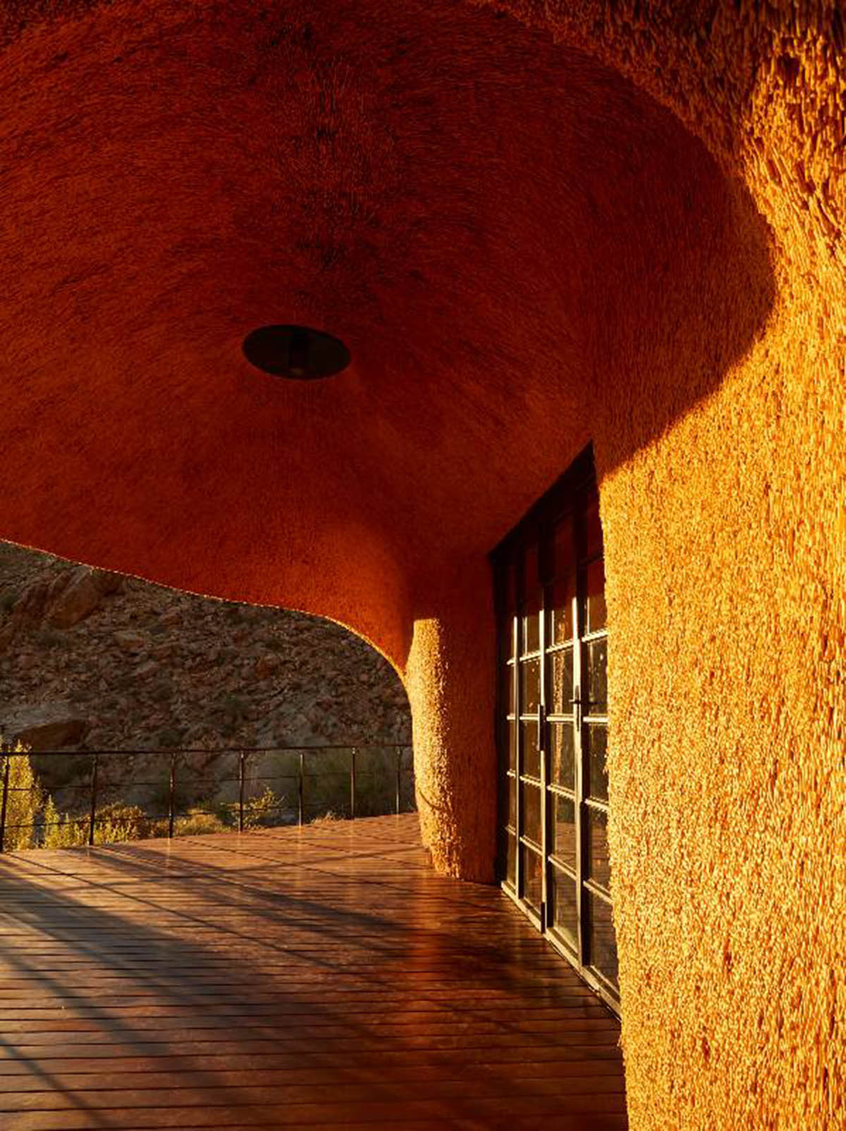 Porky Hefer's first secluded house was built from organic materials in the Namib Desert