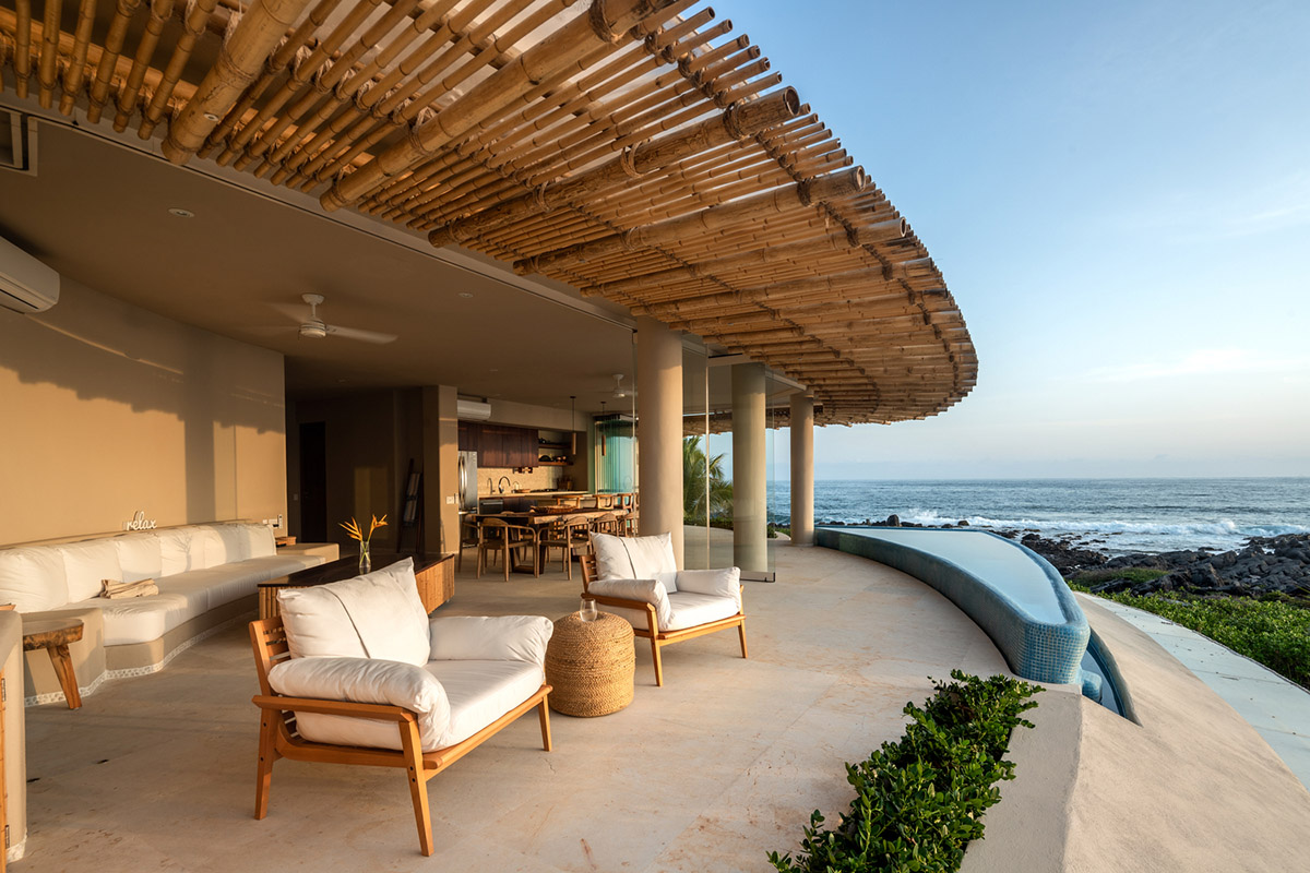 Zozaya Arquitectos built beachfront residences creating sculpted details in surf villa of Troncones