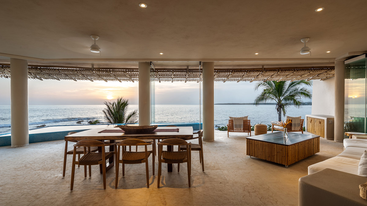 Zozaya Arquitectos built beachfront residences creating sculpted details in surf villa of Troncones