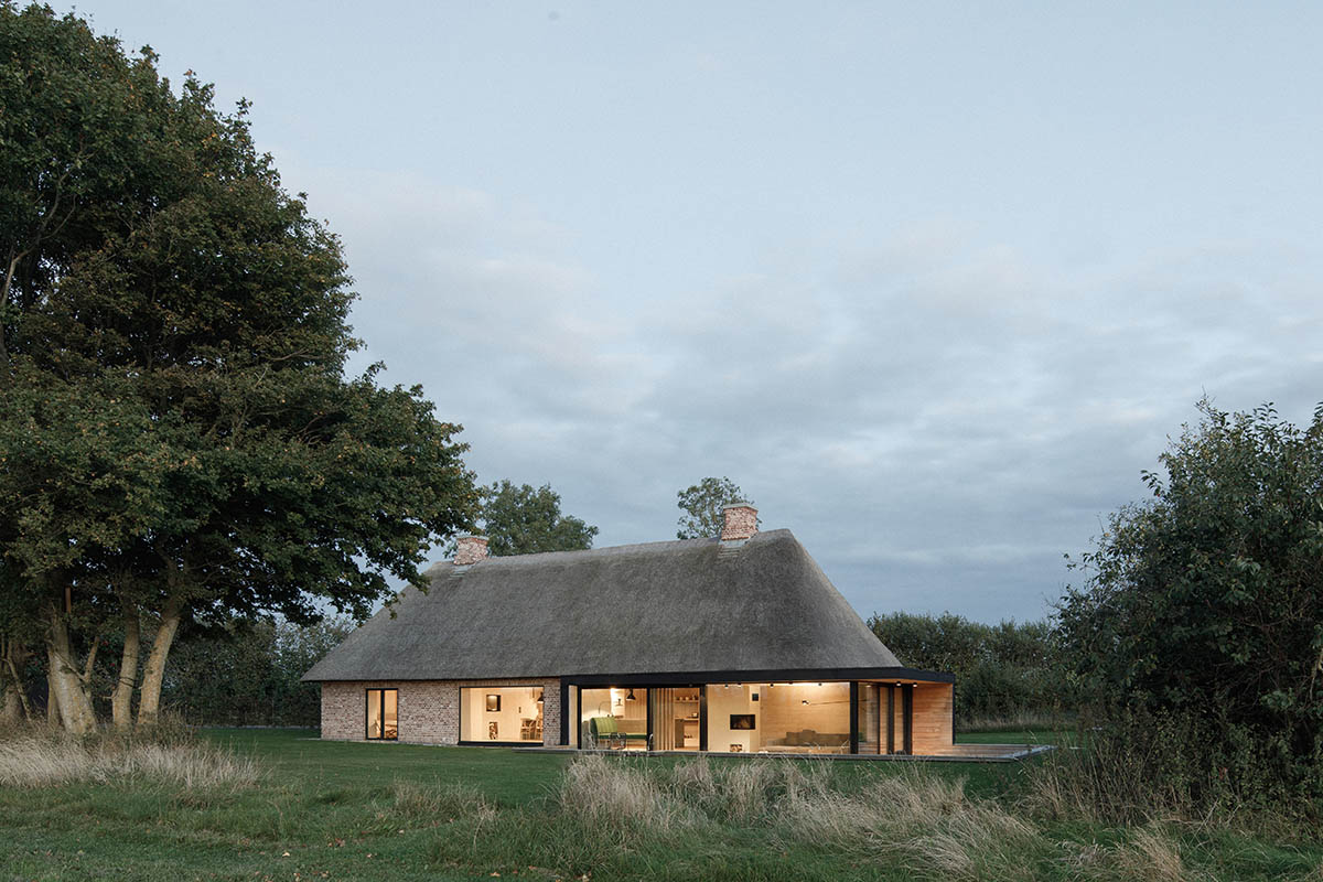 Jan Henrik Jansen and Marshall Blecher convert old thatched crofters cottage into a modern retreat