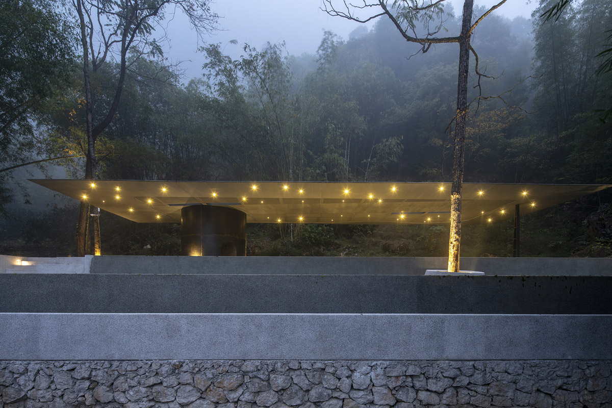 Atelier Liu Yuyang Architects built glassless yoga pavilion featuring silver roof set on a hill