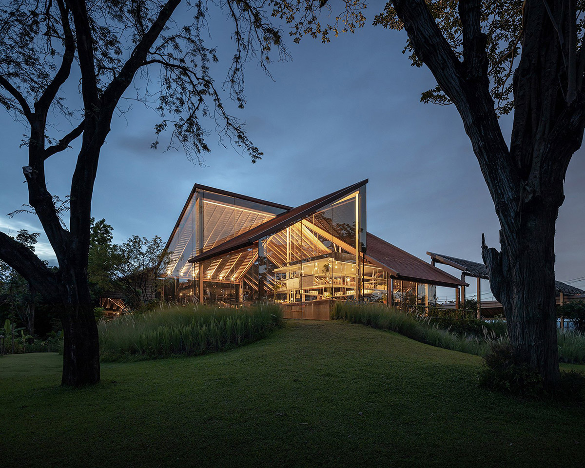 NITAPROW designed Patom Cafe with four segmented roof and thatched-roof walkway in Thailand