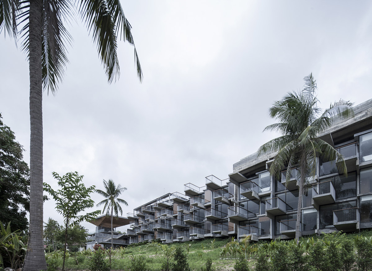 Patchara+ Ornnicha Architecture designs hotel with super elongated balconies on a serene hillside