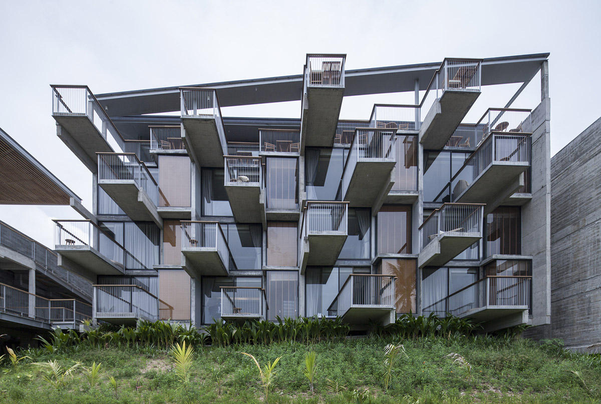 Patchara+ Ornnicha Architecture designs hotel with super elongated balconies on a serene hillside
