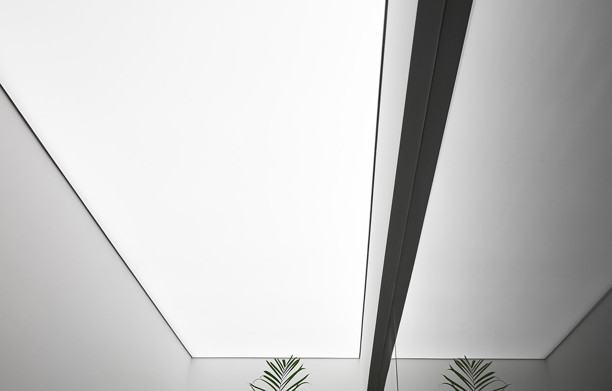 Runxuan Textile Office features white-toned interiors reinterpreted from production process of cloth