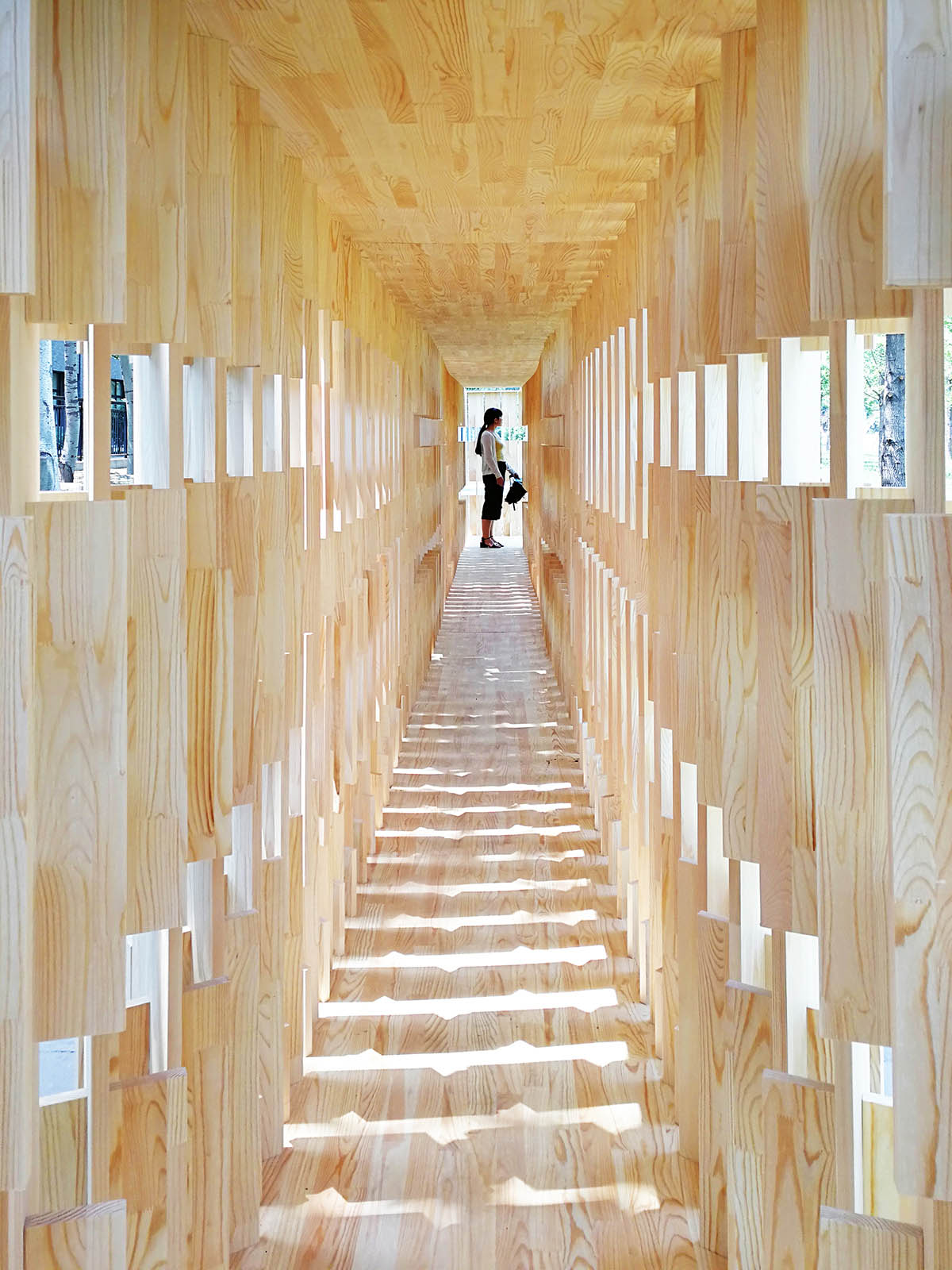 CAFAarchStudio10’s students designed seven installations creating personalized forms with wood
