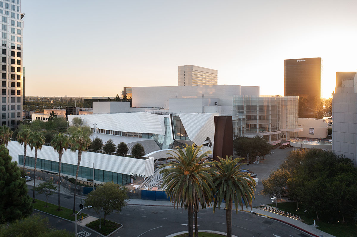 Morphosis completes Orange County Museum of Art with sweeping form in California