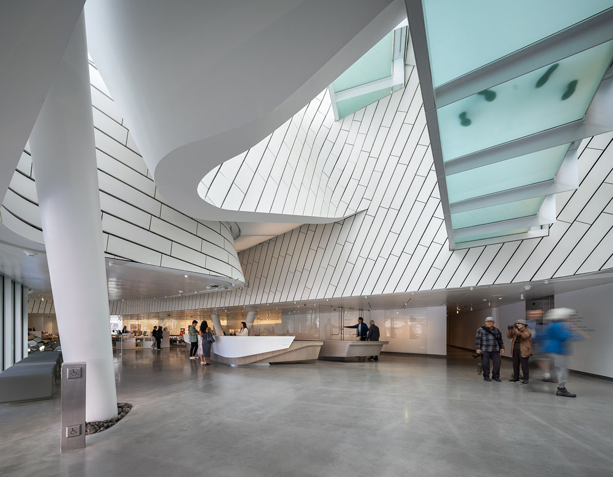 Morphosis completes Orange County Museum of Art with sweeping form in California