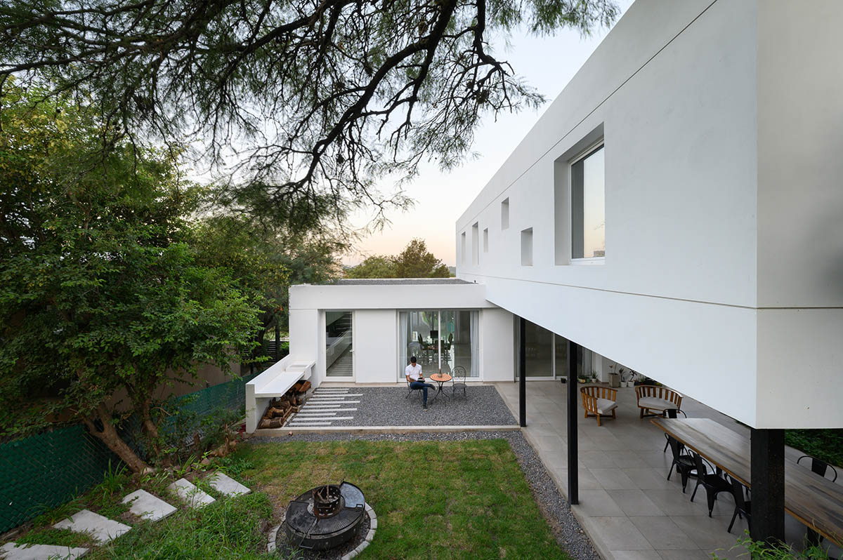 Octava Estudio Cba completes Terrazas de la Villa Housing in Cordoba, Argentina 