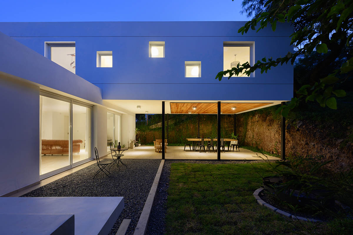 Octava Estudio Cba completes Terrazas de la Villa Housing in Cordoba, Argentina 