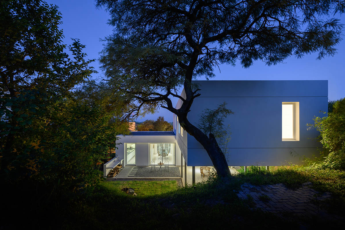 Octava Estudio Cba completes Terrazas de la Villa Housing in Cordoba, Argentina 