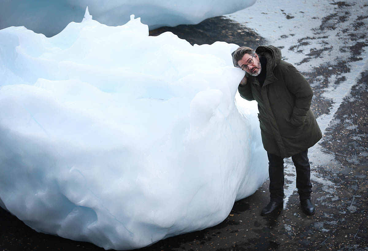 Olafur Eliasson installs giant ice blocks in London to create awareness about climate change