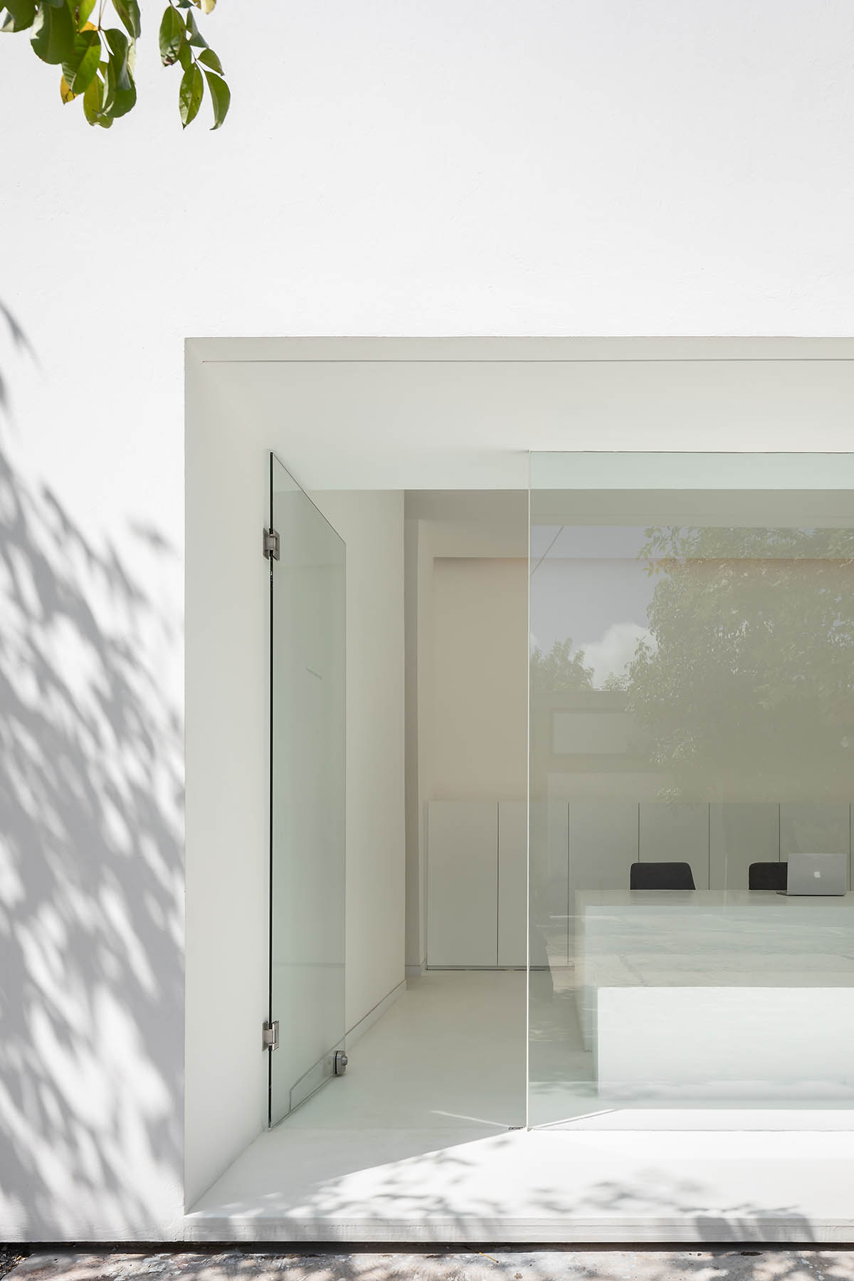 HW Studio Arquitectos converts old wood drying oven into its own studio with all-white colour volume