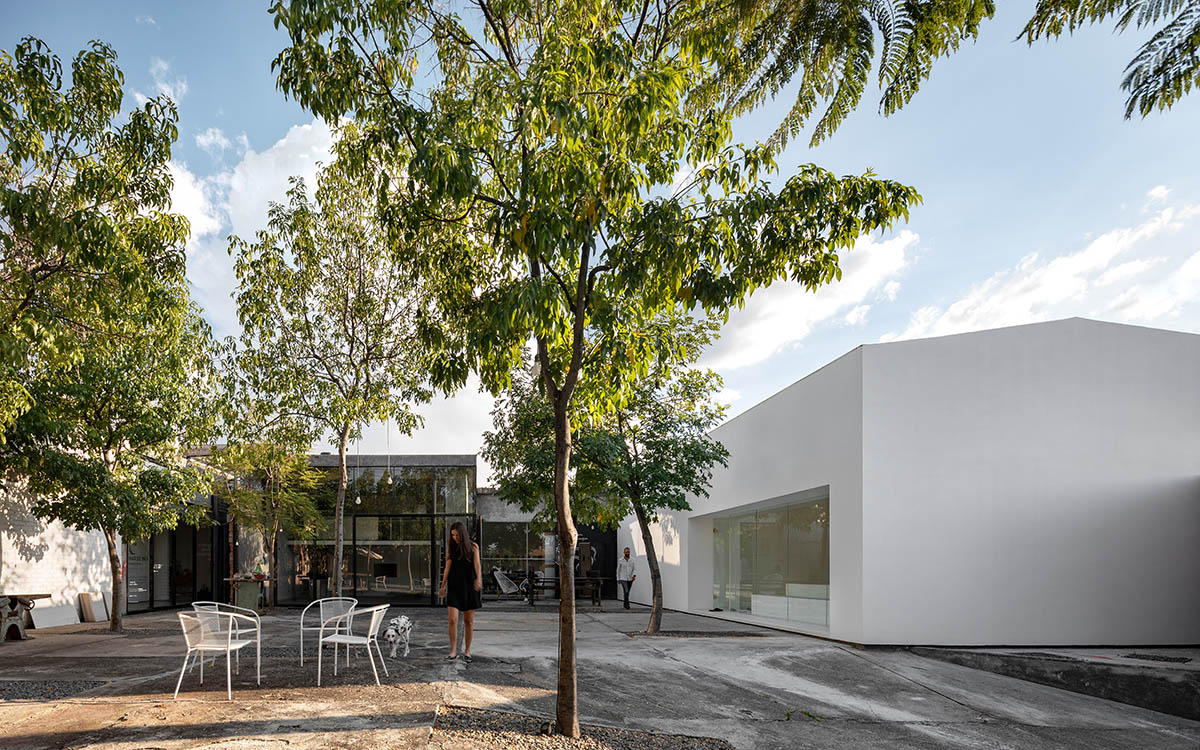 HW Studio Arquitectos converts old wood drying oven into its own studio with all-white colour volume