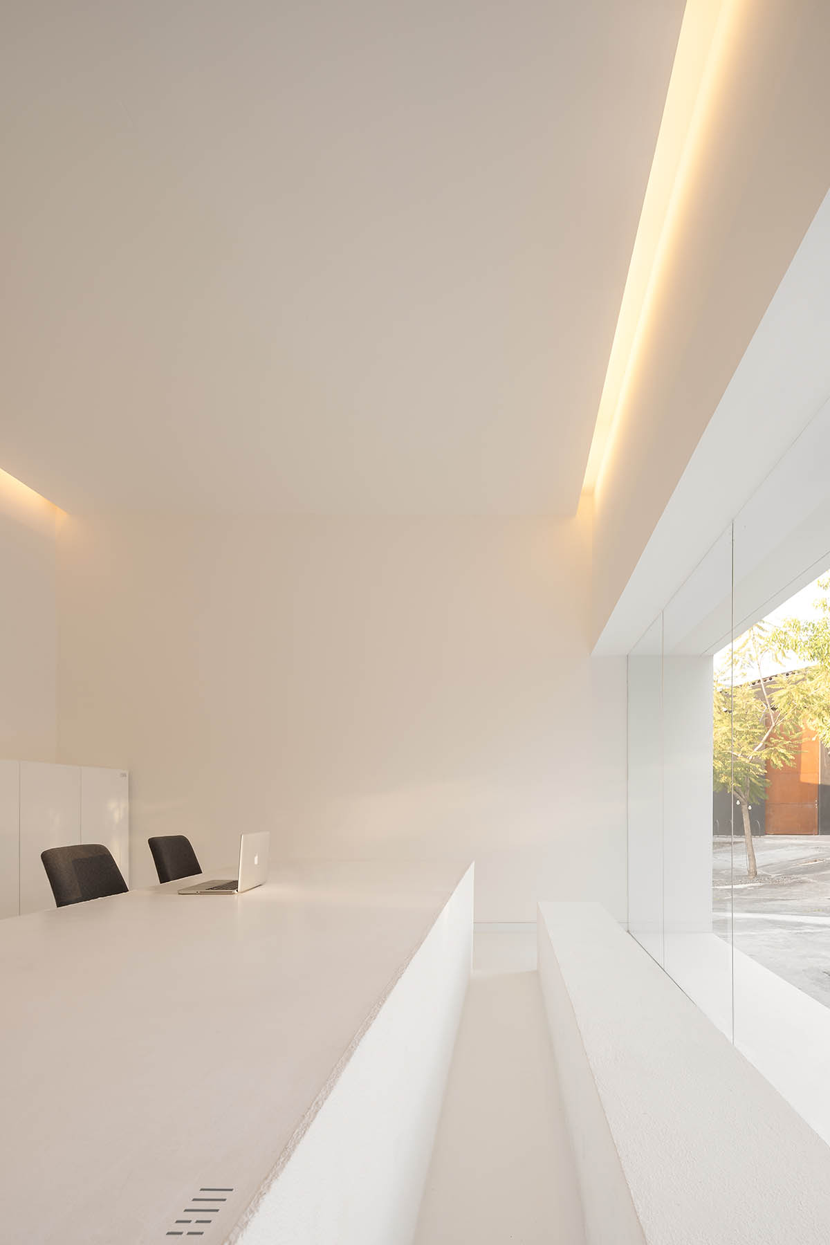 HW Studio Arquitectos converts old wood drying oven into its own studio with all-white colour volume