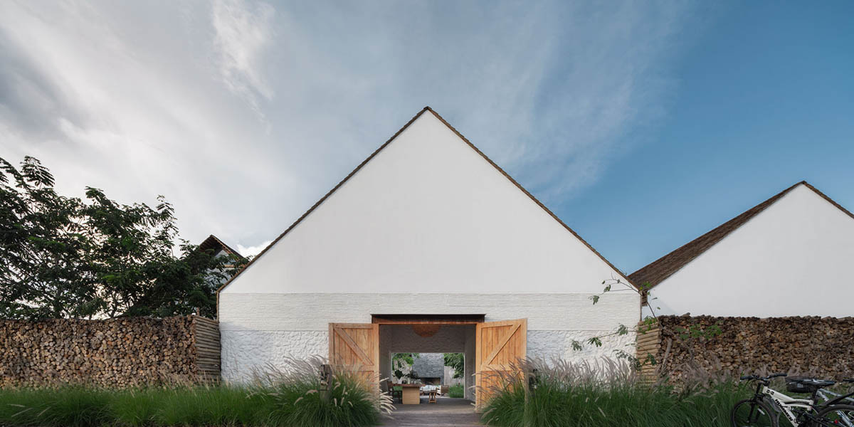 Onion completes rural hotel with private villas within organic fruit and vegetable farms in Thailand