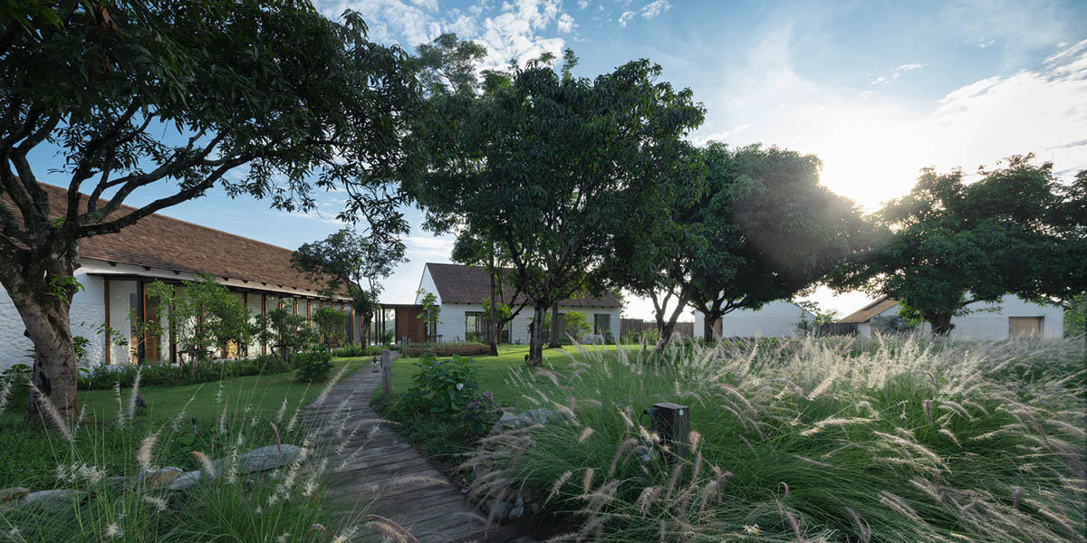 Onion completes rural hotel with private villas within organic fruit and vegetable farms in Thailand