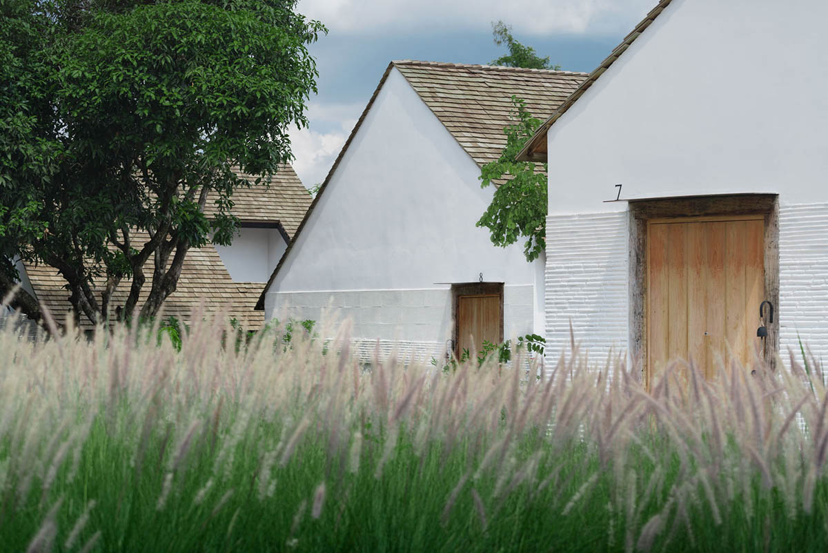 Onion completes rural hotel with private villas within organic fruit and vegetable farms in Thailand