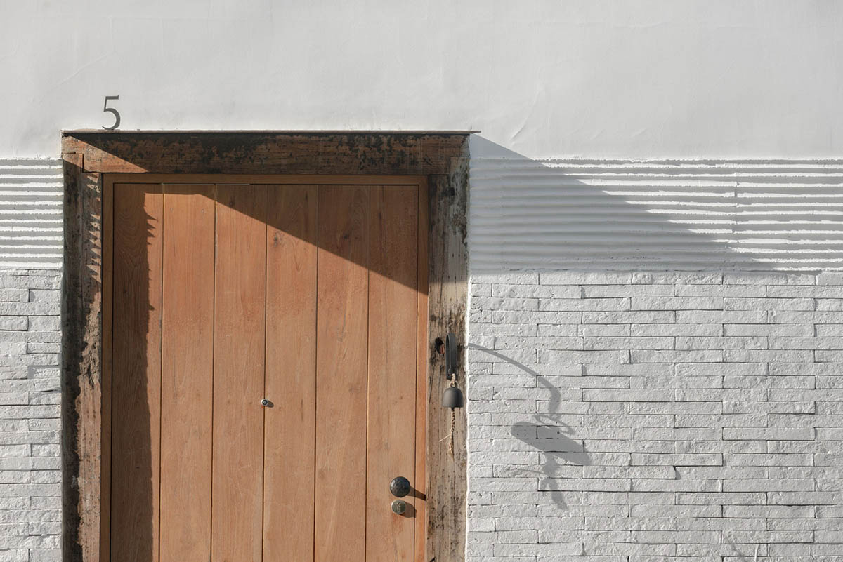 Onion completes rural hotel with private villas within organic fruit and vegetable farms in Thailand