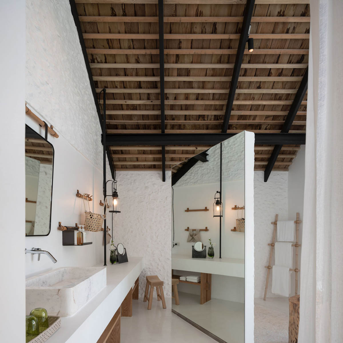 Onion completes rural hotel with private villas within organic fruit and vegetable farms in Thailand