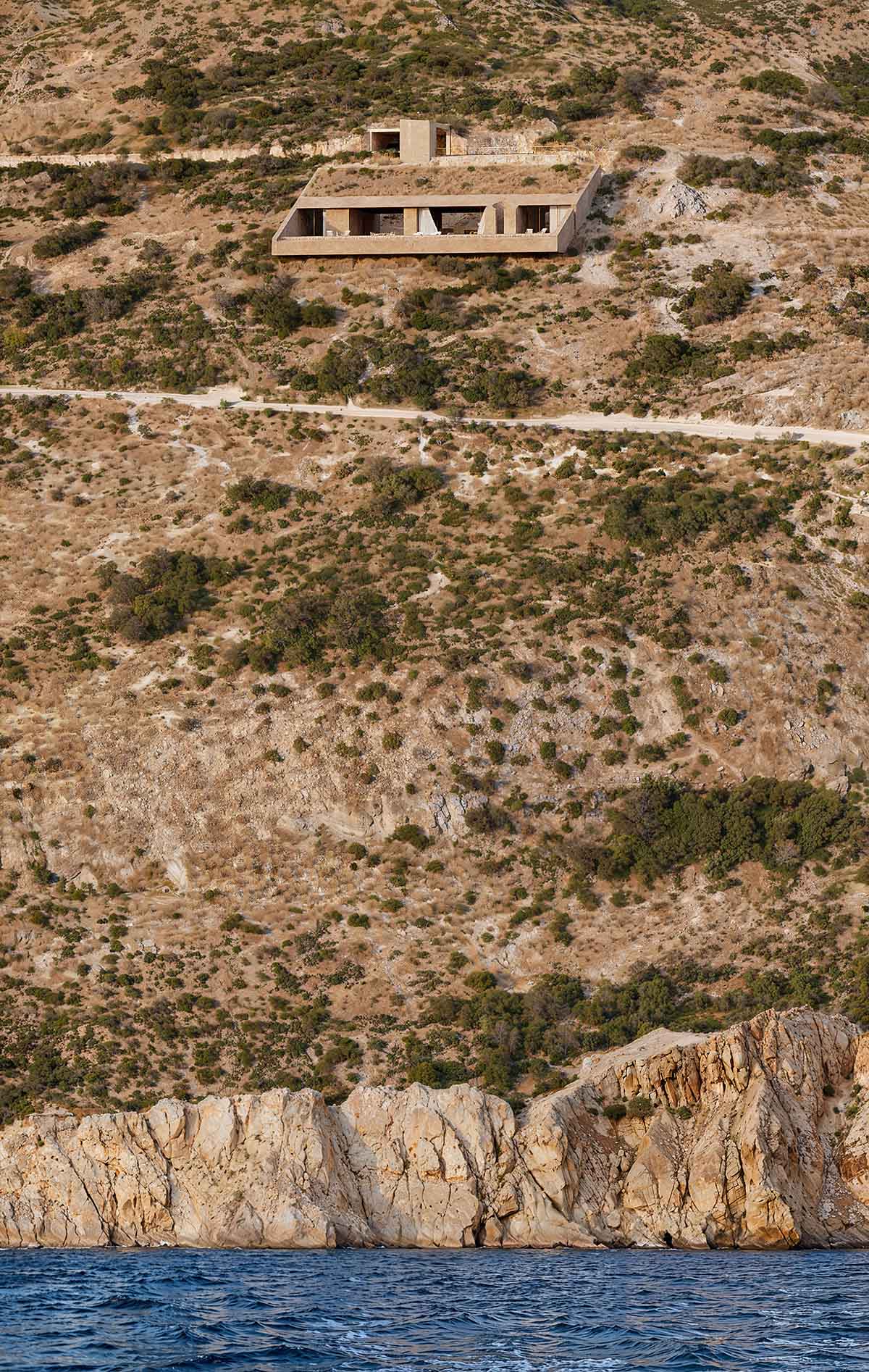 Oppenheim Architecture unveils Signature Villa emerging from the cliffs of Jal&euml; Bay in Albania