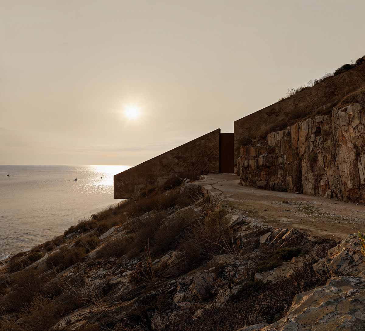 Oppenheim Architecture unveils Signature Villa emerging from the cliffs of Jal&euml; Bay in Albania