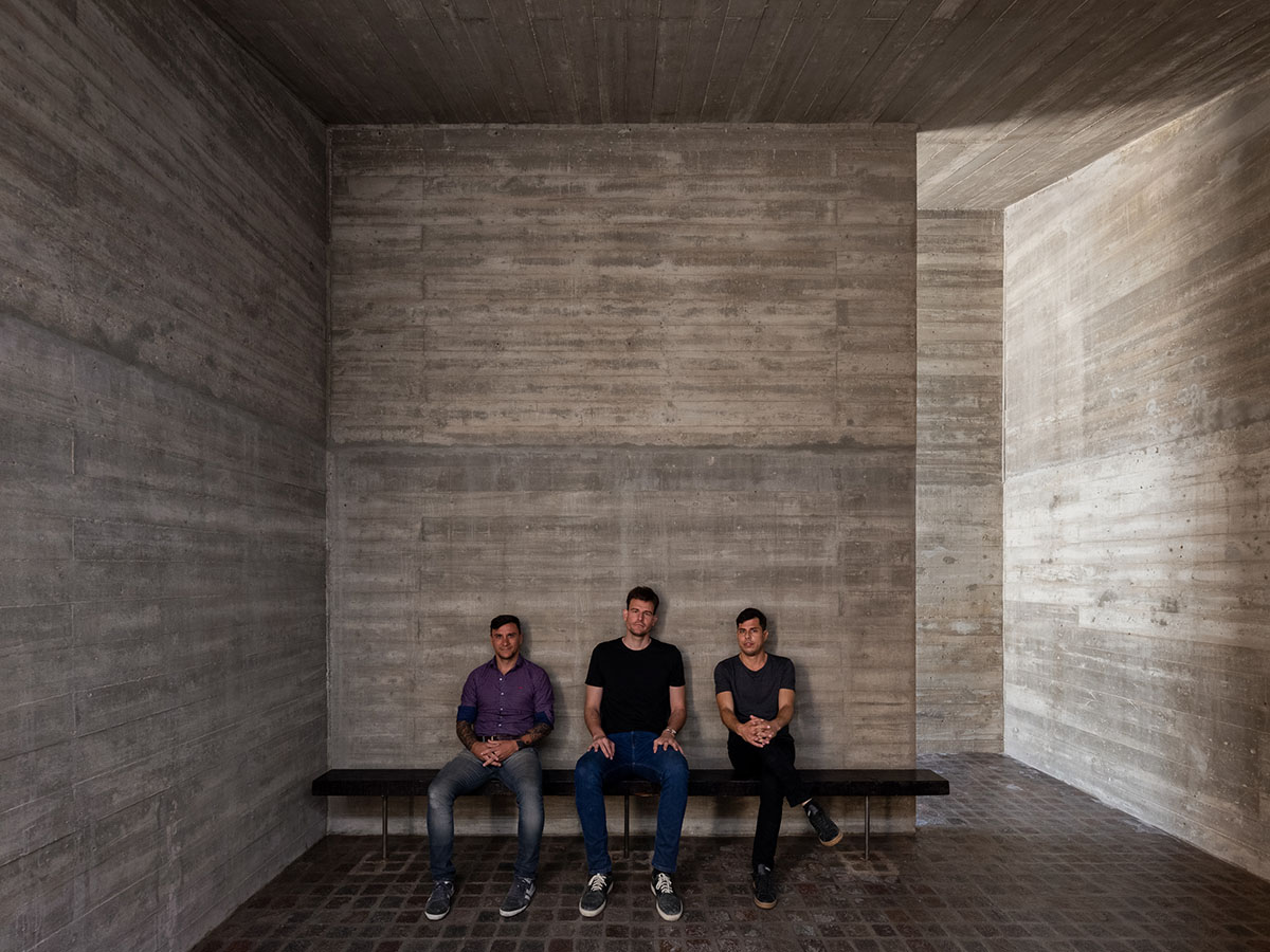 Asi Arquitectura completes small temple with gabled roof and side tower in Argentina