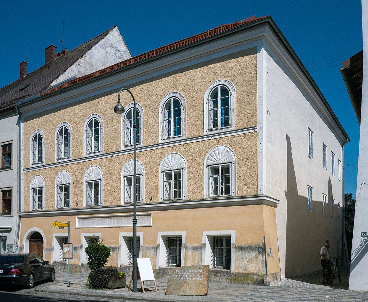 Marte.Marte Architekten selected to convert Hitler's birthplace into a police station in Austria