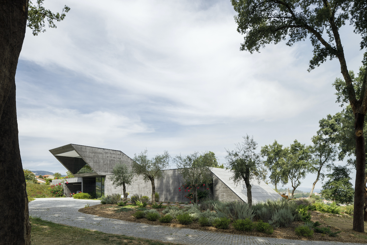 Hugo Pereira Architects' Cork Oak House Design: Stonecutting Harmony