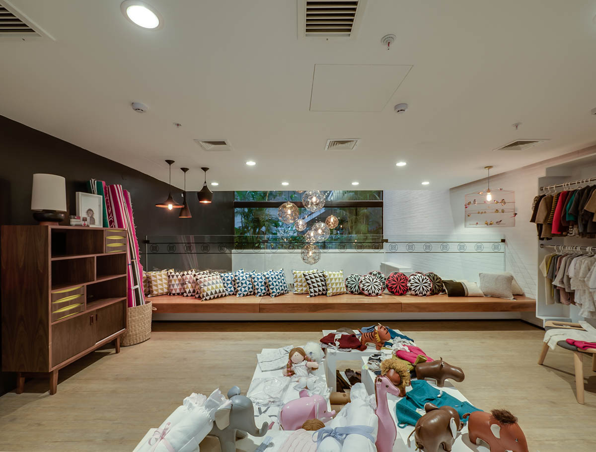 Nómena Arquitectos completes retail and exhibition space with perforated façade in Peru