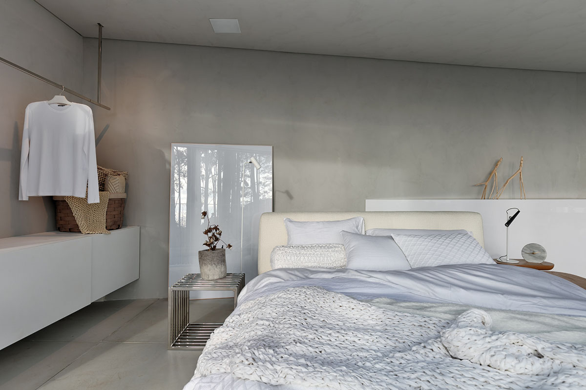 Piacesi Arquitetos Associados suspends refuge cabin with light and curved structures within a forest