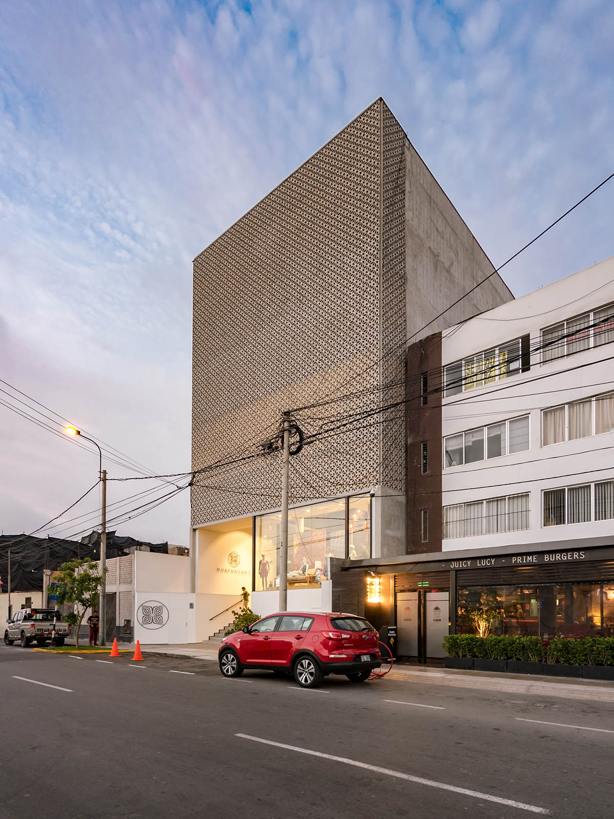 Nómena Arquitectos completes retail and exhibition space with perforated façade in Peru