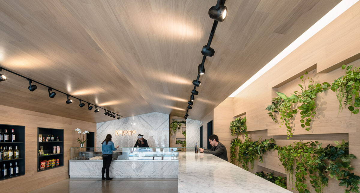 Pablo Muñoz Payá Arquitectos completes small food shop with green elements in Spain