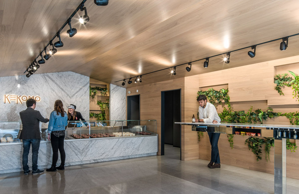 Pablo Muñoz Payá Arquitectos completes small food shop with green elements in Spain