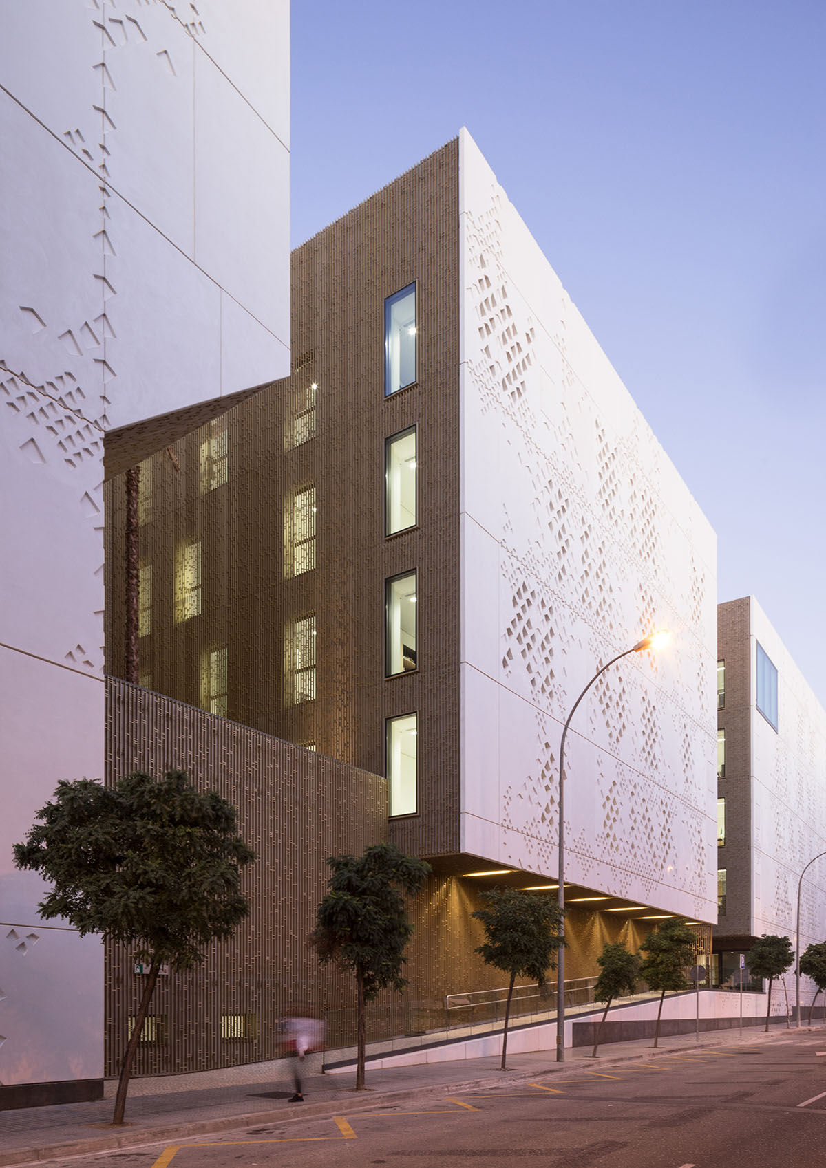 Mecanoo envisions Palace of Justice in Cordoba with cutouts and porous walls